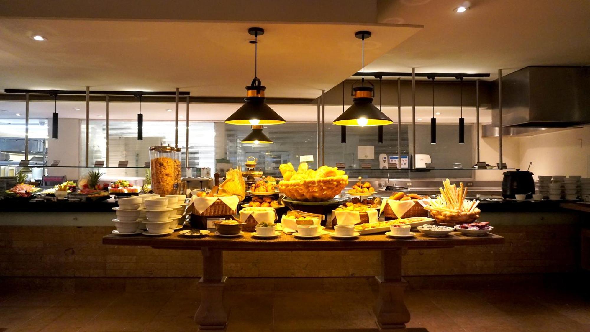 Bogota Plaza Hotel Dış mekan fotoğraf A cheese platter